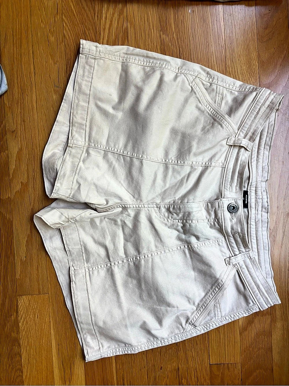 Kuhl Kultivatr 4” Cargo Shorts Stone Color